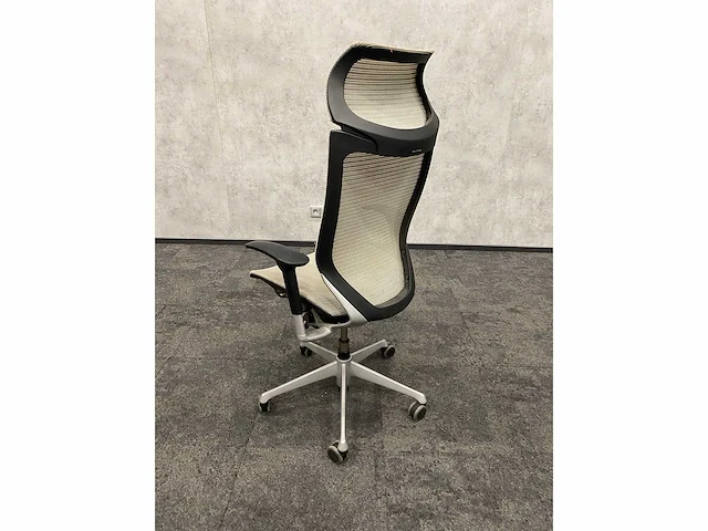 Okamura baron - ergonomische bureaustoel - armpad defect - afbeelding 4 van  11