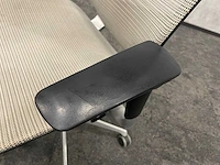 Okamura baron - ergonomische bureaustoel - armpad defect - afbeelding 7 van  11
