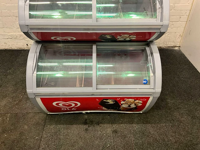 Ola ijsvitrine - afbeelding 7 van  10