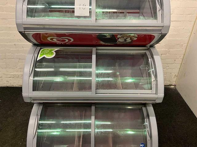 Ola ijsvitrine - afbeelding 8 van  10