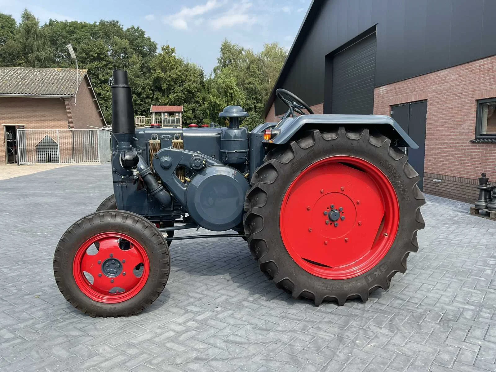 Oldtimer bromfietsen, motoren, tractoren en auto’s uit diverse privécollecties