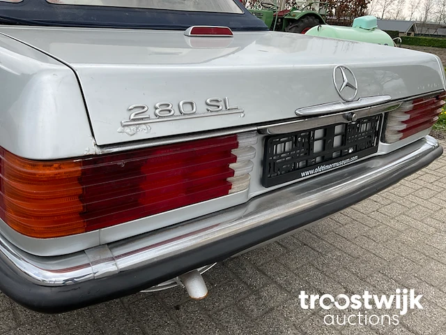Oldtimer cabriolet - afbeelding 8 van  24