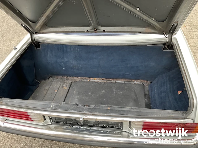 Oldtimer cabriolet - afbeelding 9 van  24