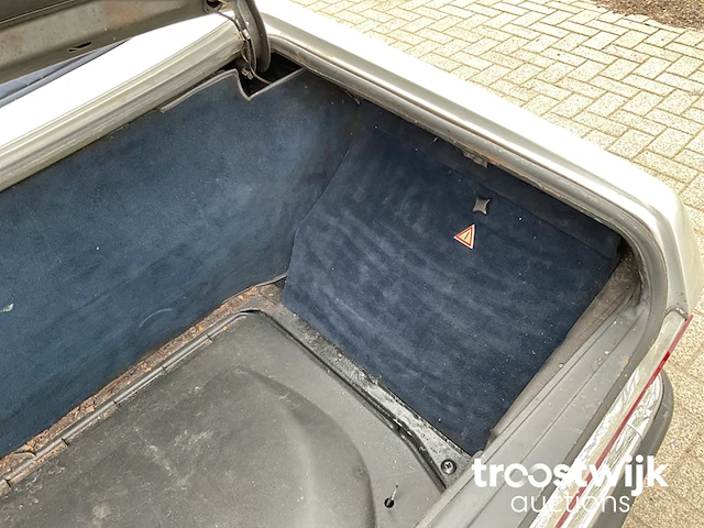 Oldtimer cabriolet - afbeelding 13 van  24