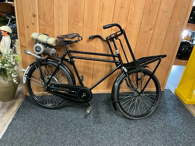 Oldtimer fiets met jlo-hulpmotor - afbeelding 1 van  7