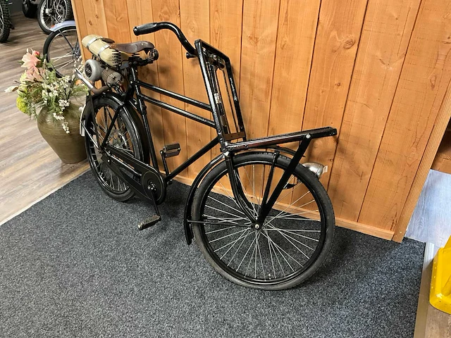 Oldtimer fiets met jlo-hulpmotor - afbeelding 2 van  7
