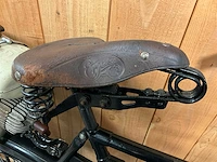 Oldtimer fiets met jlo-hulpmotor - afbeelding 5 van  7