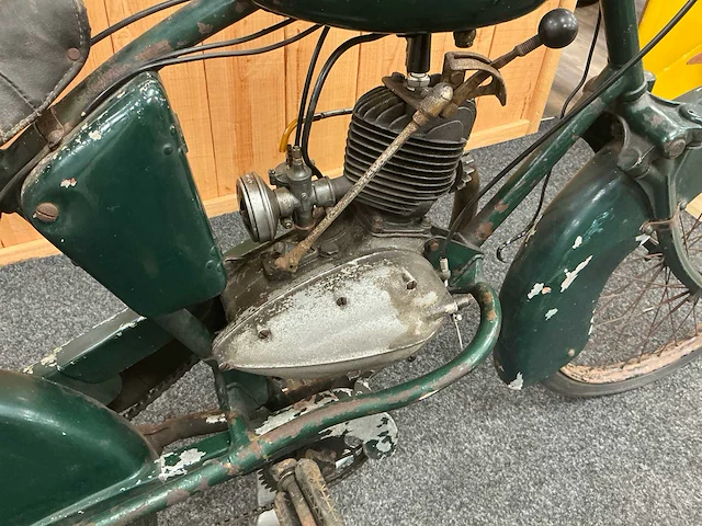 Oldtimer hungary brommer - afbeelding 6 van  9