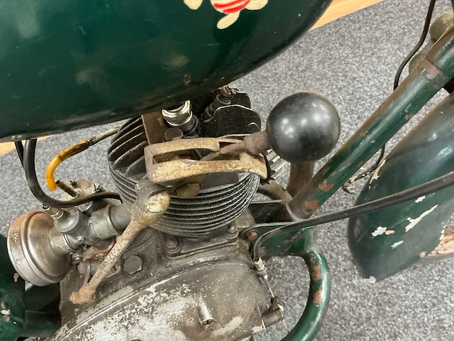 Oldtimer hungary brommer - afbeelding 7 van  9