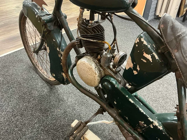 Oldtimer hungary brommer - afbeelding 8 van  9