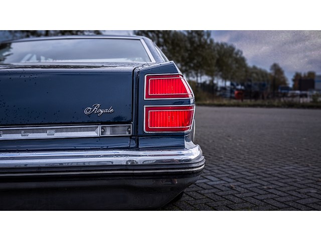 Oldtimer personenauto, oldsmobile, delta 88 royale, 1974 - afbeelding 7 van  41