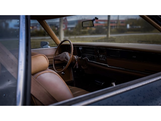 Oldtimer personenauto, oldsmobile, delta 88 royale, 1974 - afbeelding 9 van  41