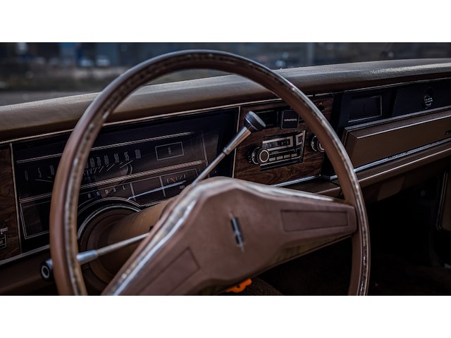 Oldtimer personenauto, oldsmobile, delta 88 royale, 1974 - afbeelding 14 van  41