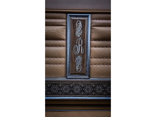 Oldtimer personenauto, oldsmobile, delta 88 royale, 1974 - afbeelding 18 van  41