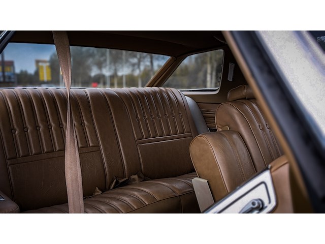 Oldtimer personenauto, oldsmobile, delta 88 royale, 1974 - afbeelding 22 van  41