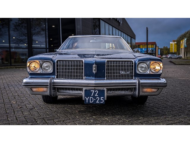 Oldtimer personenauto, oldsmobile, delta 88 royale, 1974 - afbeelding 23 van  41