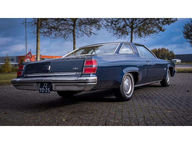 Oldtimer personenauto, oldsmobile, delta 88 royale, 1974 - afbeelding 38 van  41