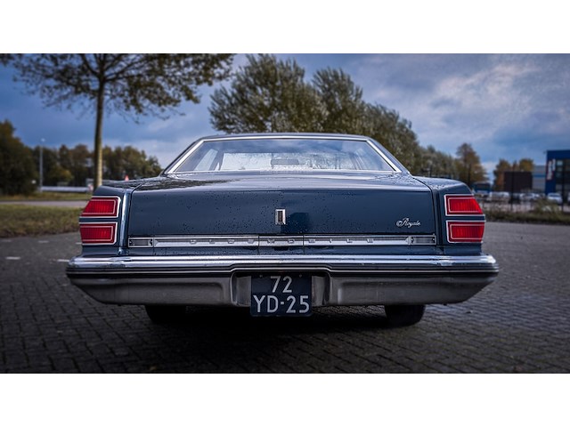 Oldtimer personenauto, oldsmobile, delta 88 royale, 1974 - afbeelding 39 van  41