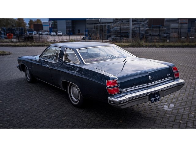 Oldtimer personenauto, oldsmobile, delta 88 royale, 1974 - afbeelding 40 van  41