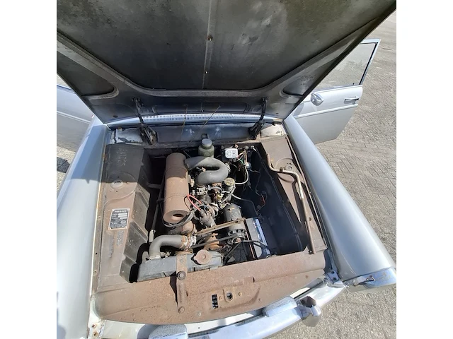 Oldtimer peugeot, 404, bouwjaar 1963 - afbeelding 11 van  33