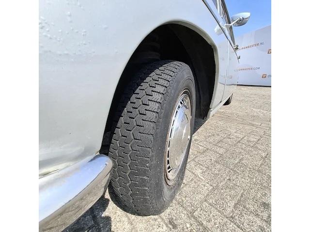 Oldtimer peugeot, 404, bouwjaar 1963 - afbeelding 17 van  33