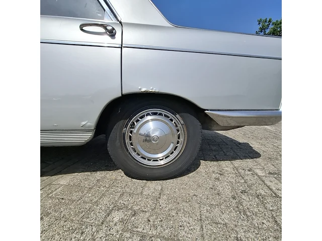 Oldtimer peugeot, 404, bouwjaar 1963 - afbeelding 18 van  33