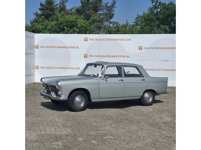 Oldtimer peugeot, 404, bouwjaar 1963 - afbeelding 12 van  33