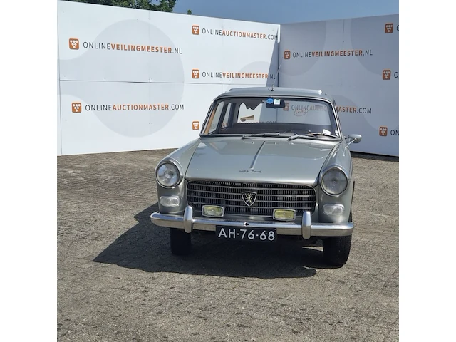 Oldtimer peugeot, 404, bouwjaar 1963 - afbeelding 23 van  33