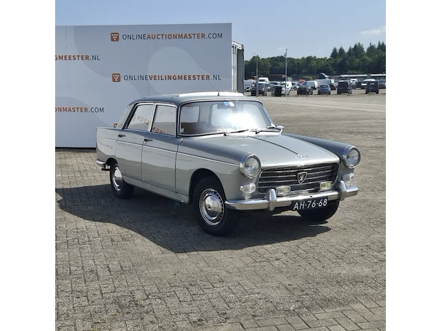Oldtimer peugeot, 404, bouwjaar 1963 - afbeelding 28 van  33