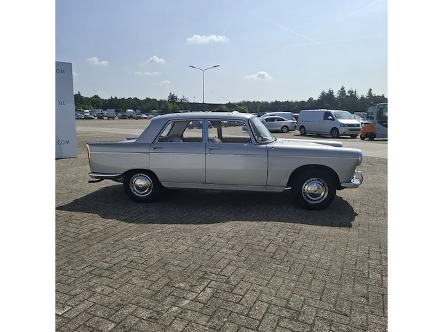 Oldtimer peugeot, 404, bouwjaar 1963 - afbeelding 29 van  33