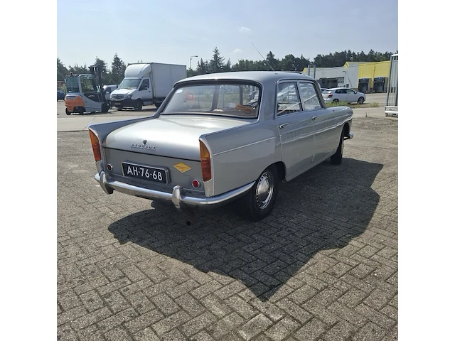 Oldtimer peugeot, 404, bouwjaar 1963 - afbeelding 30 van  33