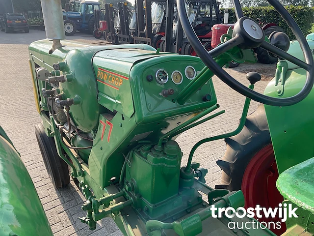 Oldtimer tractor “row crop” - afbeelding 2 van  25