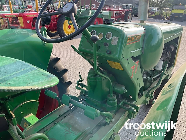 Oldtimer tractor “row crop” - afbeelding 3 van  25
