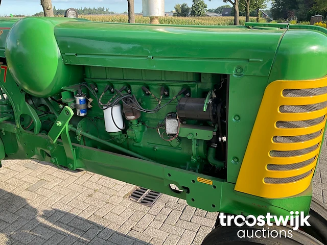 Oldtimer tractor “row crop” - afbeelding 4 van  25
