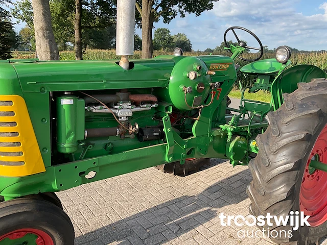 Oldtimer tractor “row crop” - afbeelding 7 van  25