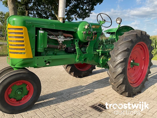 Oldtimer tractor “row crop” - afbeelding 8 van  25
