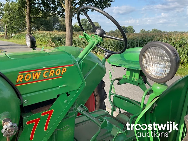 Oldtimer tractor “row crop” - afbeelding 10 van  25