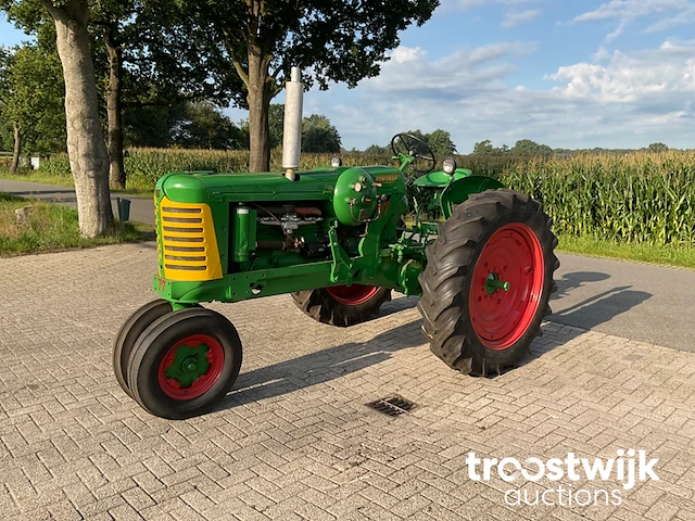 Oldtimer tractor “row crop” - afbeelding 1 van  25
