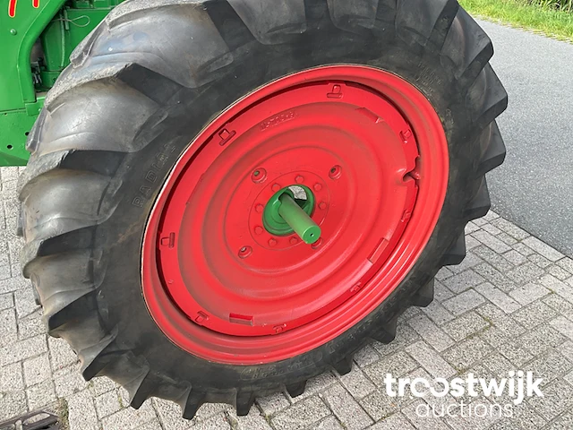 Oldtimer tractor “row crop” - afbeelding 15 van  25