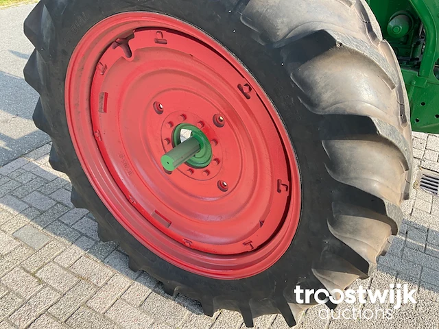 Oldtimer tractor “row crop” - afbeelding 16 van  25