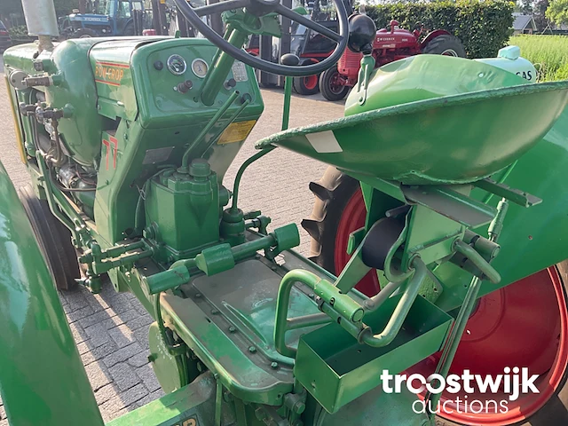 Oldtimer tractor “row crop” - afbeelding 25 van  25