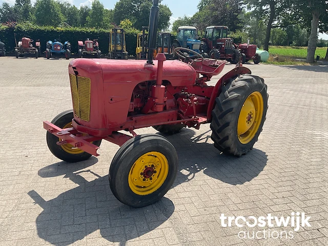 Oldtimer tractor - afbeelding 1 van  11