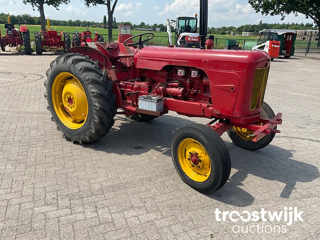 Oldtimer tractor - afbeelding 4 van  11