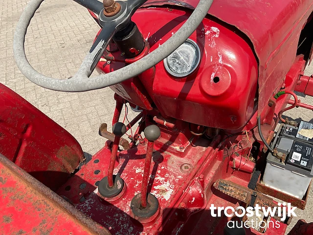 Oldtimer tractor - afbeelding 10 van  11