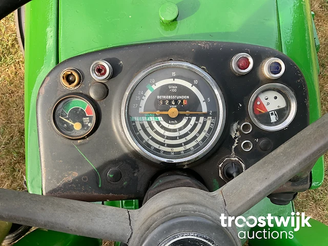 Oldtimer tractor - afbeelding 6 van  17