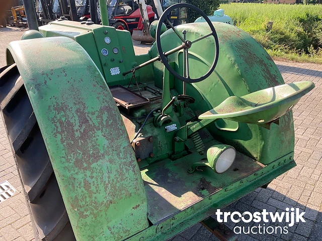 Oldtimer tractor - afbeelding 2 van  24