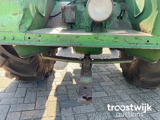 Oldtimer tractor - afbeelding 16 van  24