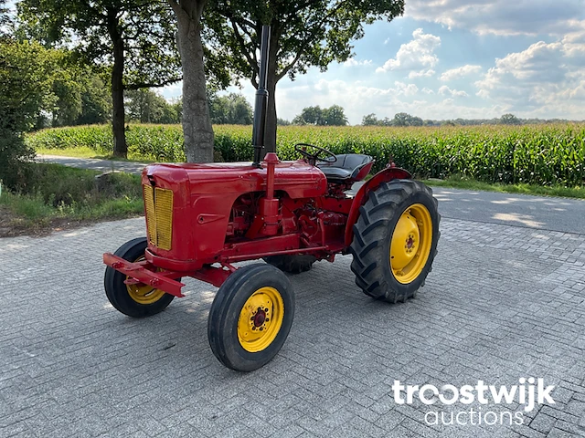 Oldtimer tractor - afbeelding 1 van  15
