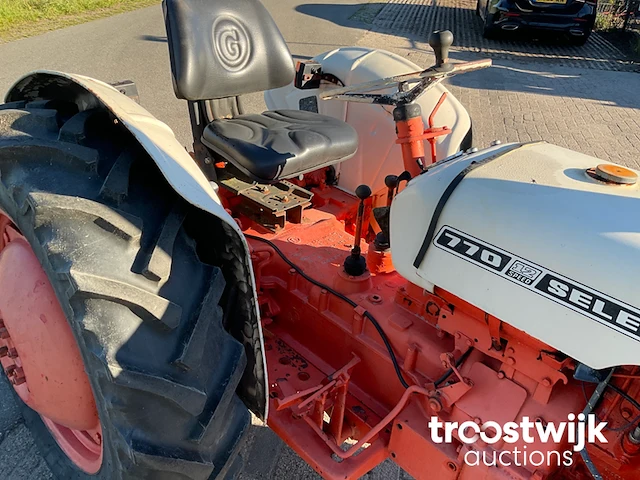 Oldtimer tractor - afbeelding 2 van  22