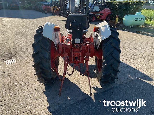 Oldtimer tractor - afbeelding 18 van  22